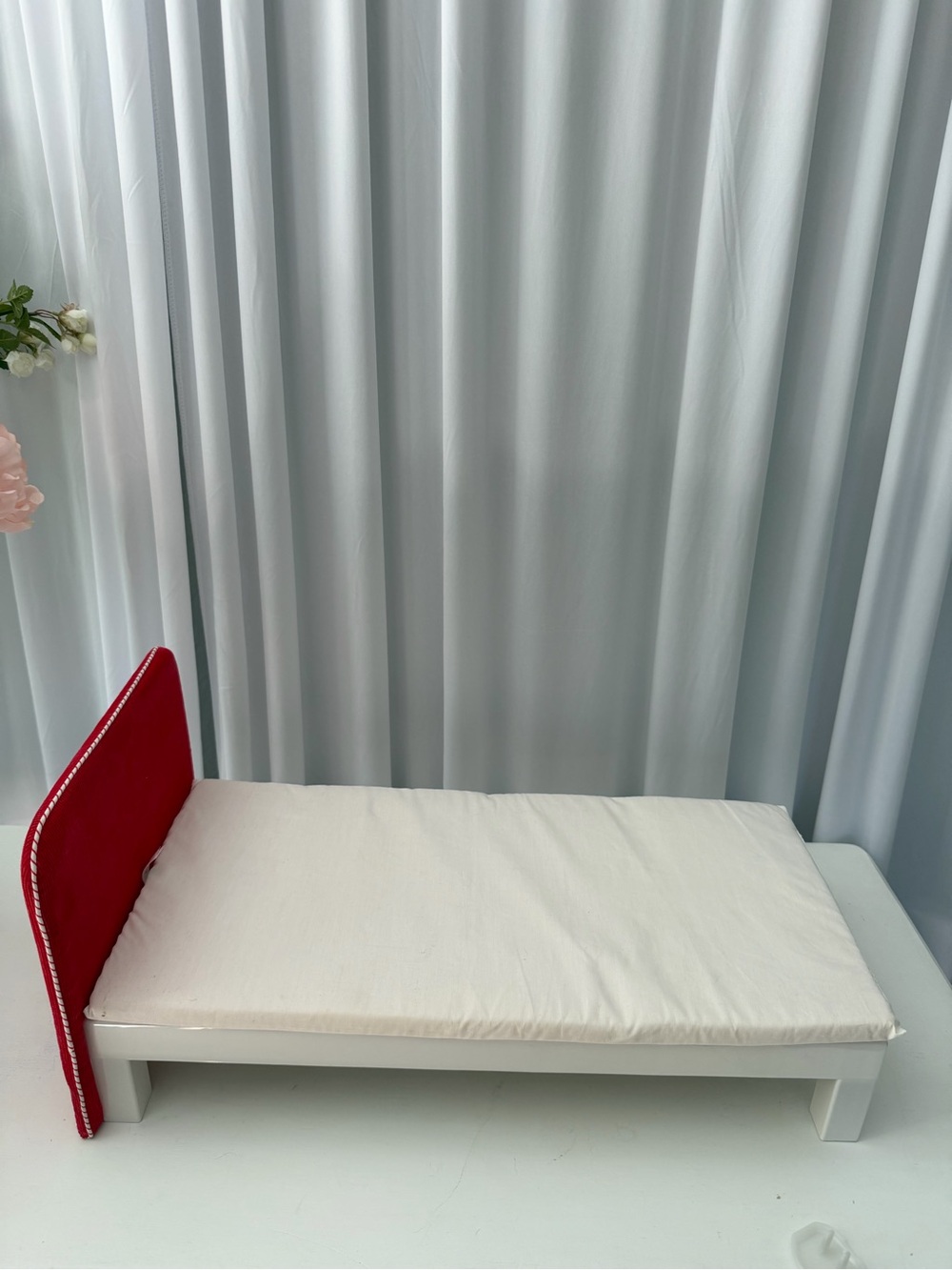 American girl Molly’s bed in good condition frame and mattress only